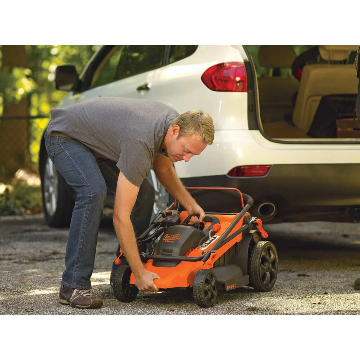2026 NewBLACK+DECKER 40V MAX* Cordless Lawn Mower with Battery and Charger Included, (CM2043C)