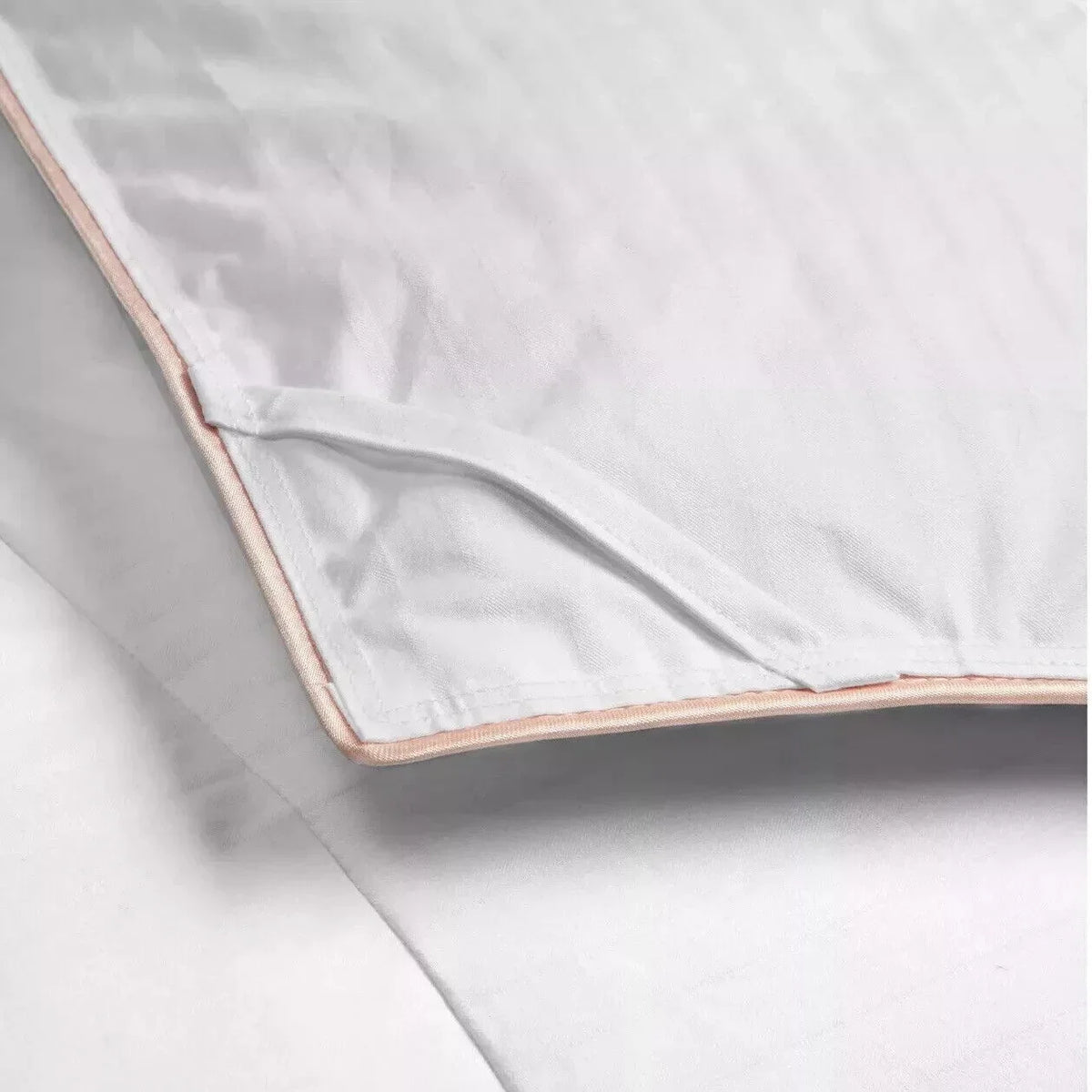 2026 NewBloomingdale's My Flair Down Light/Medium Density Queen Comforter NEW Rtl $540